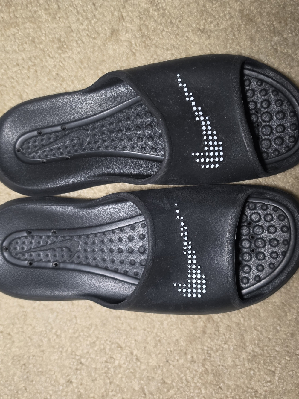 Nike Men’s Black Slide Sandals Rubber Upper Logo Accent US 9